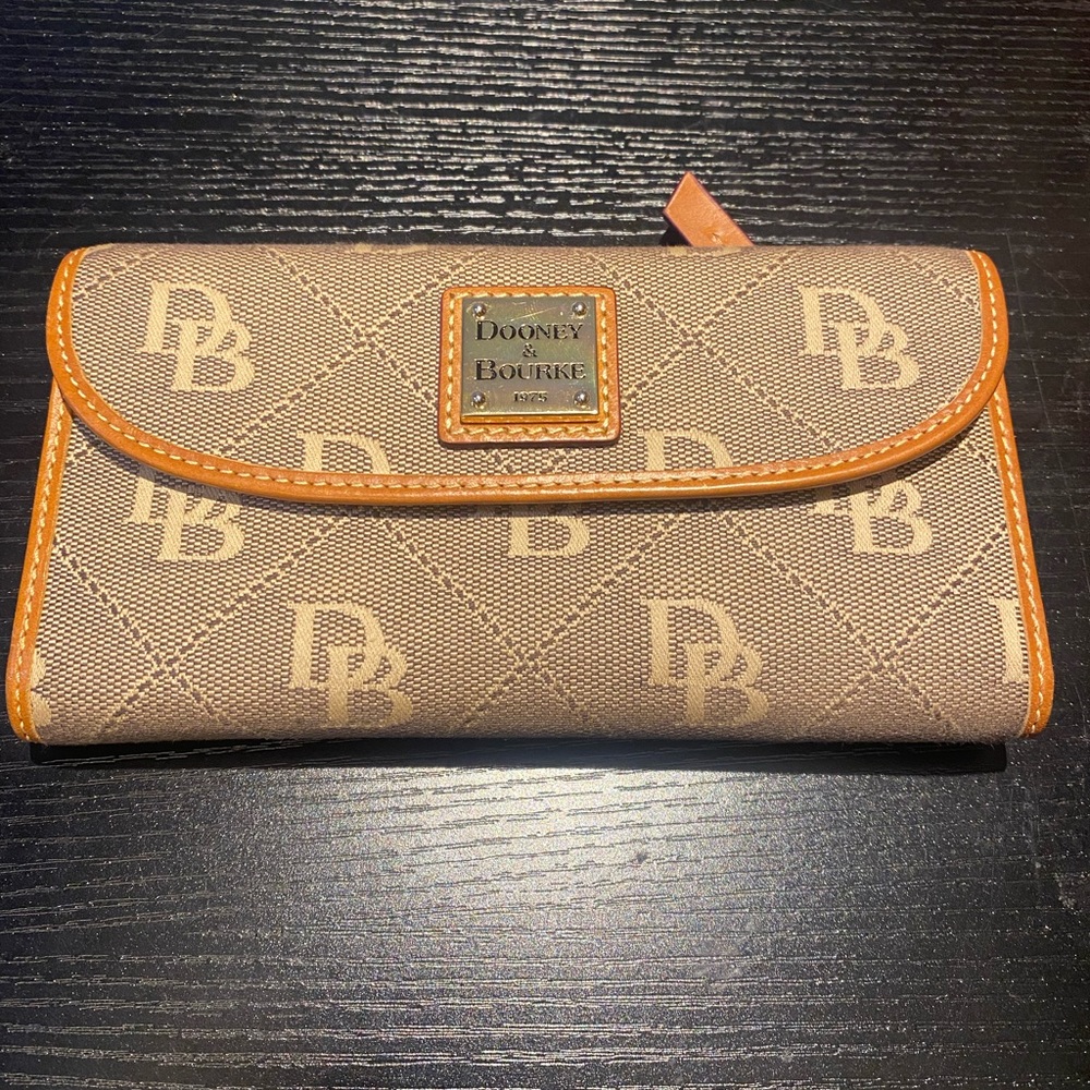 Dooney Bourke Maxi Quilt Continental Clutch